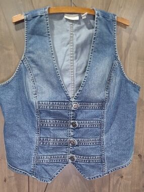 Chico's Fitted Blue Denim Vest Adjustable Back Size 2 Large